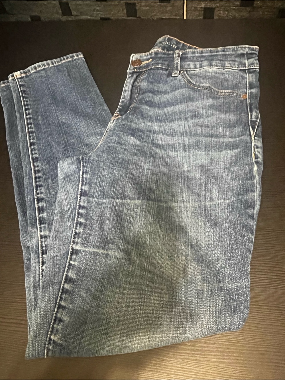 Chicos Platinum Jeggings in size 10/12. Blue denim with distressed details
